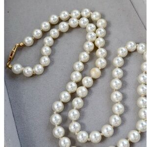 Elegant Faux Pearl Necklace